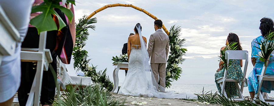 Santorini Soirée – Love Above the Aegean